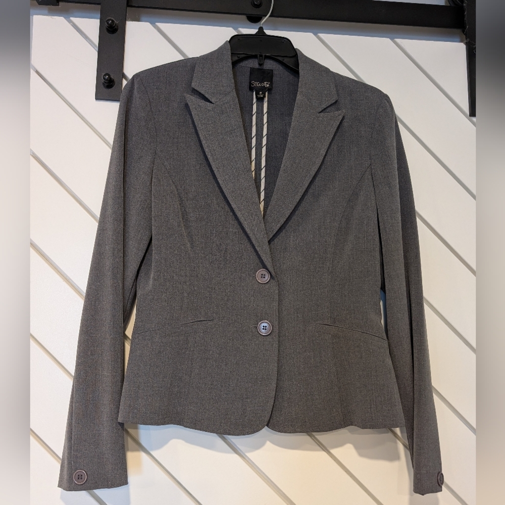 Star City Gray Blazer and Pants 2-Piece Suit
